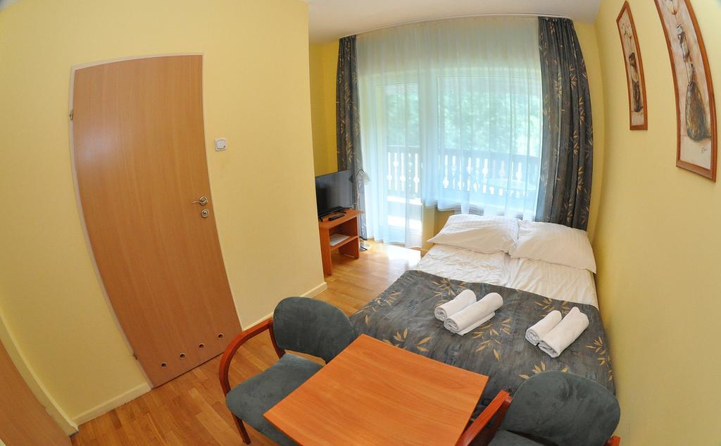 Osrodek Wypoczynkowy Barta Hotell Tylicz Exteriör bild
